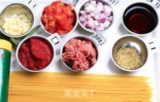 西红柿肉酱意粉的做法步骤：2