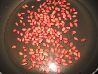 椒盐煮花生的做法步骤：2