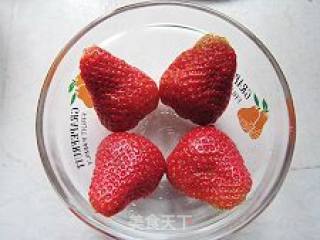 酸奶草莓的做法步骤：2
