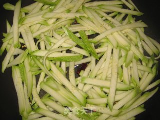 醋炒西葫芦的做法步骤：2