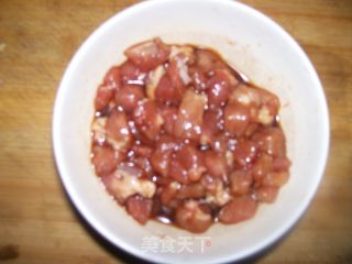 彩椒肉丁的做法步骤：2
