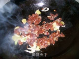 彩椒肉丁的做法步骤：2