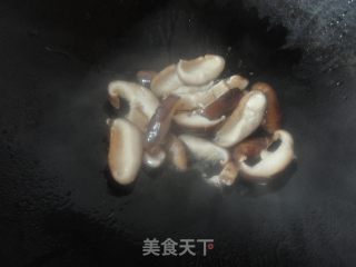 香菇丸子肉片汤的做法步骤：2