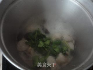 香菇丸子肉片汤的做法步骤：2