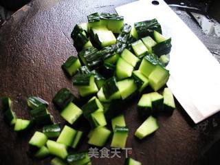 专做小朋友爱吃的---炒三丁的做法步骤：4