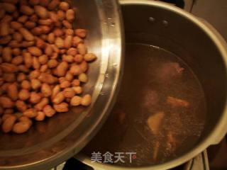 花生排骨汤的做法步骤：3
