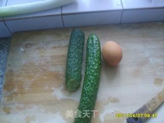 凉拌黄瓜鸡蛋丝的做法步骤：2