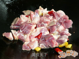 笋块烧肉的做法步骤：2