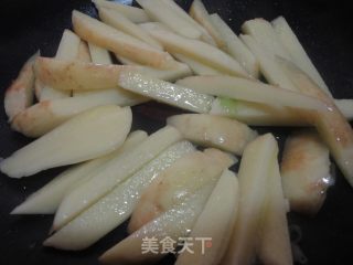 烧土豆块的做法步骤：2