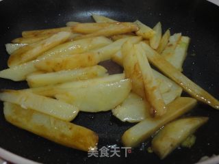 烧土豆块的做法步骤：2
