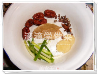 鲫鱼小火锅的做法步骤：2