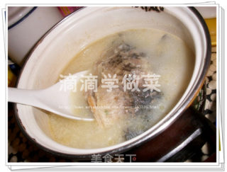 鲫鱼小火锅的做法步骤：2