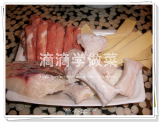 鲫鱼小火锅的做法步骤：2