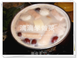 鲫鱼小火锅的做法步骤：2