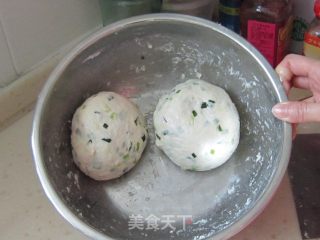 葱油饼的做法步骤：2