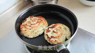 葱油饼的做法步骤：2