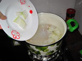 鲜美小鱼冬瓜汤的做法步骤：3