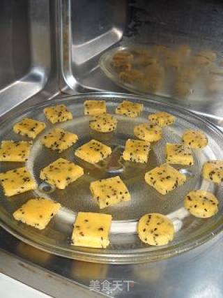 微波黑芝麻酥的做法步骤：4