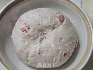 紫甘蓝胡萝卜培根芝士面包的做法步骤：2
