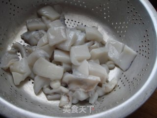 青椒炒墨鱼的做法步骤：3