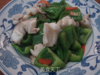 青椒炒墨鱼的做法步骤：3