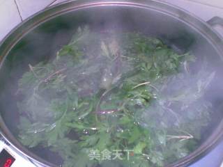 菊花脑鸭蛋汤的做法步骤：2