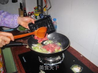葱爆羊肉的做法步骤：3