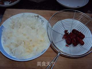 银耳红枣糖水的做法步骤：2