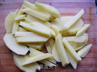 土豆炖腐竹的做法步骤：2