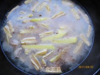 土豆炖腐竹的做法步骤：2