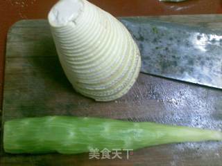 莴笋咸肉煮笋片的做法步骤：2