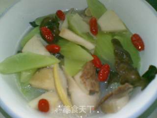 莴笋咸肉煮笋片的做法步骤：2