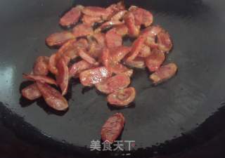 蒜苔炒腊肠的做法步骤：2