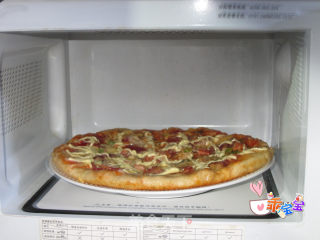 用电饼铛自制比萨的做法步骤：2