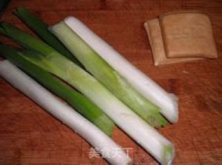 大葱炒豆干的做法步骤：3