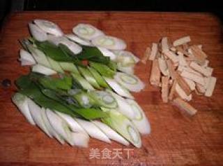 大葱炒豆干的做法步骤：3