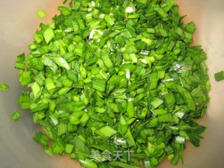 韭菜馅煎饺的做法步骤：2