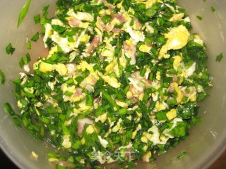 韭菜馅煎饺的做法步骤：2