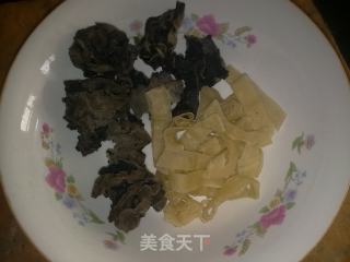 拌黄瓜木耳的做法步骤：2