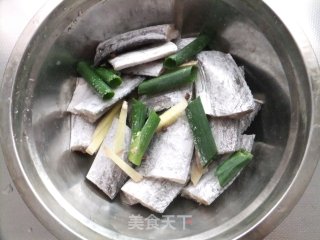 茄汁带鱼的做法步骤：3