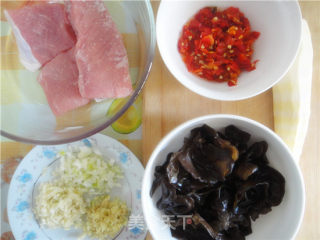 鱼香肉丝的做法步骤：3