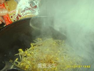 豆芽炖豆腐的做法步骤：2