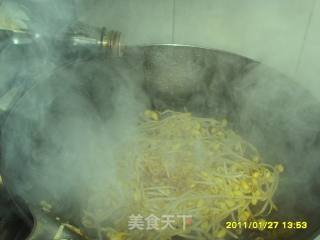 豆芽炖豆腐的做法步骤：2