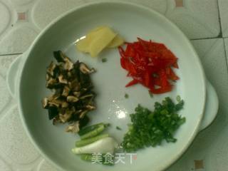 椒菇烧排骨的做法步骤：2