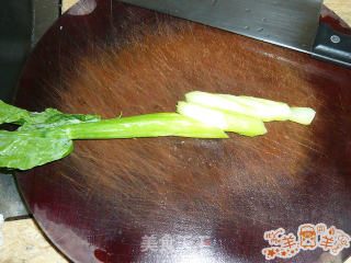 腊肠炒芥蓝菜的做法步骤：2