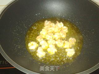 韭菜豆嘴炒虾仁的做法步骤：2