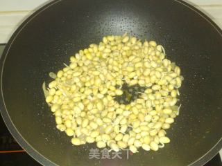 韭菜豆嘴炒虾仁的做法步骤：2