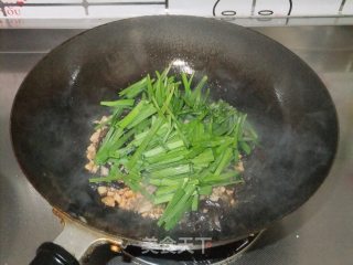 肉碎韭香炒木耳的做法步骤：3