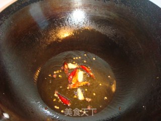 酸辣的--大白菜炒茶树菇的做法步骤：2