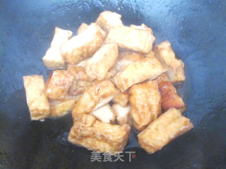 蚝油焖红烧豆腐的做法步骤：2